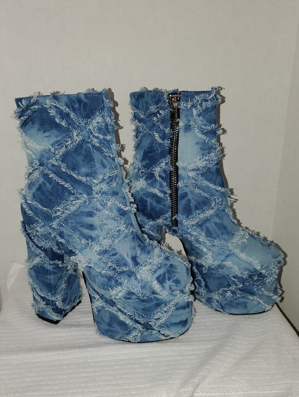 LIKE NEW Current Mood Frayed Denim 70's Distressed Platform Ankle Boots SZ 8